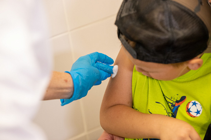 Тульский врач Сорокина заявила о безопасности одновременной вакцинации детей от гриппа и коронавируса