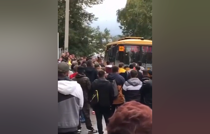 В Ясногорском районе мобилизованных призывников проводили аплодисментами