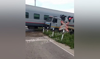 МЖД: при столкновении поезда и грузовика в Тульской области никто не пострадал