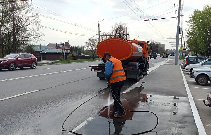В Туле за сутки во время уборки улиц собрали и вывезли 338 кубометров смета