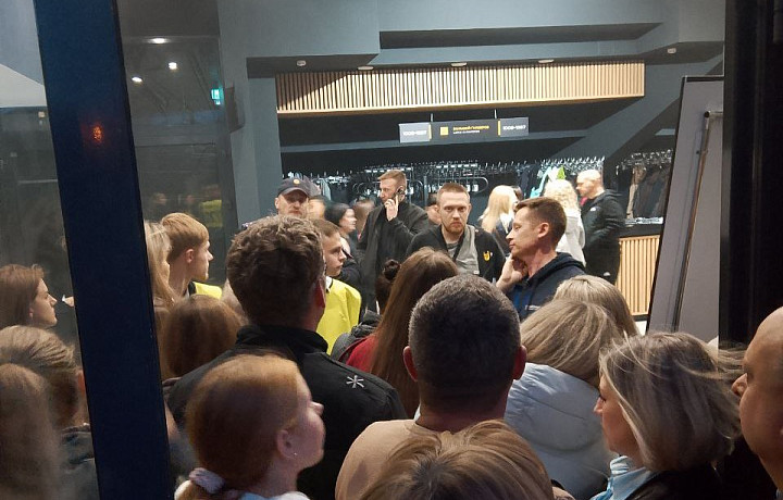 «Выведите нам Жукова, сфоткаемся и поедем домой»: около ста человек купили несуществующие билеты на концерт «Руки вверх» в Туле – что произошло?