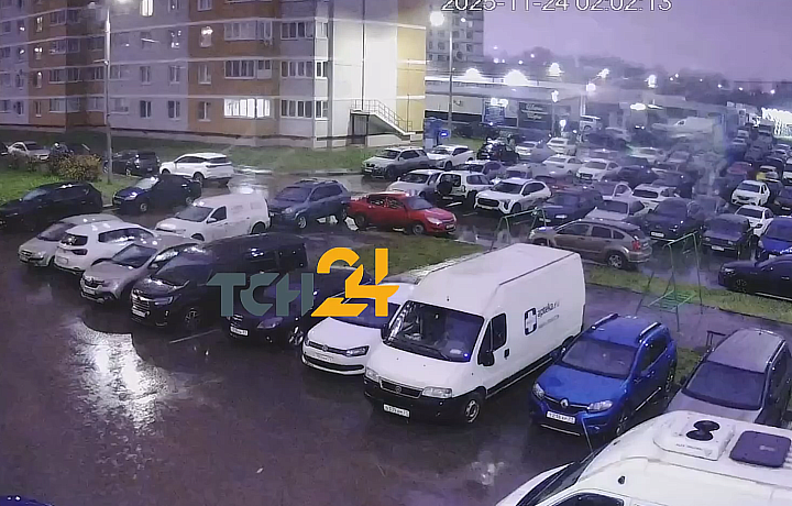 На видео попал мощный разряд ноябрьской молнии в Туле: некоторые приняли вспышку и грохот за работу ПВО