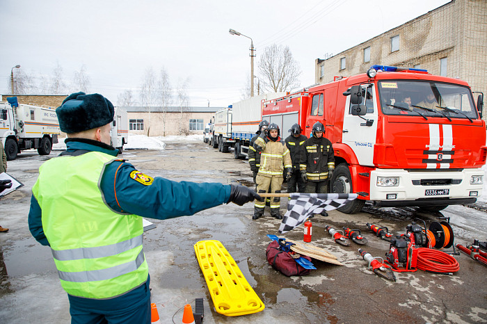 В Туле прошли соревнования среди спасателей по ликвидации последствий ДТП