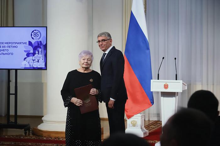 «В ваших руках находится будущее нашей страны»: Дмитрий Миляев вручил награды работникам системы среднего профобразования региона