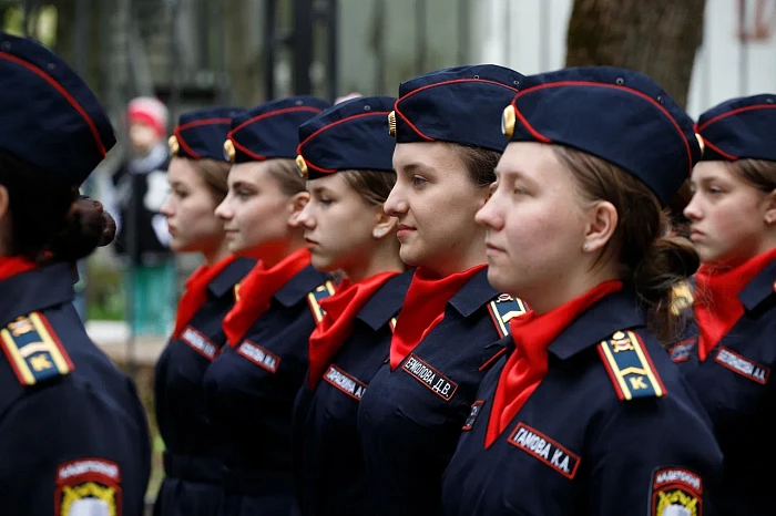 Тульские кадеты и студенты поздравили ветерана Великой Отечественной войны с наступающим Днем Победы