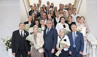 Тульский губернатор Миляев вручил награды многодетной династии Балашовых