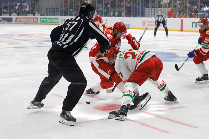 Фоторепортаж: как прошел матч между национальными сборными России и Беларуси