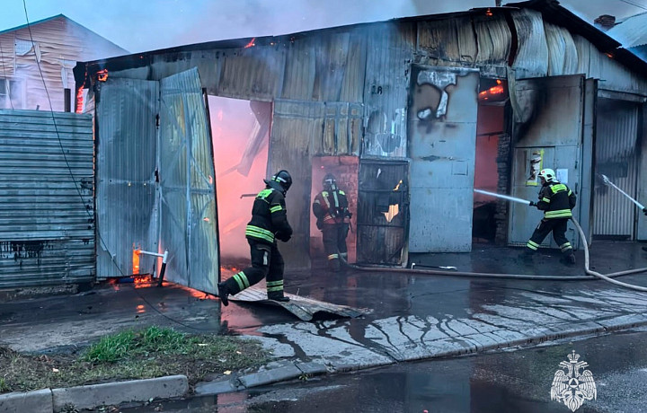 Тульские спасатели потушили два пожара 25 октября