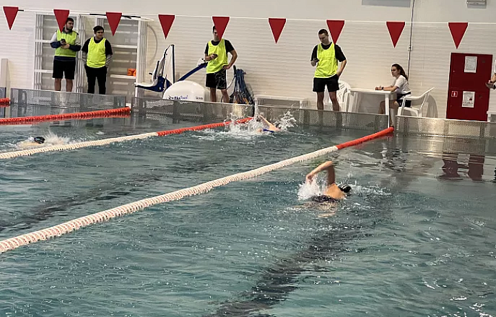 В Туле стартовали открытые областные соревнования по плаванию среди детей-инвалидов «Тульская волна»