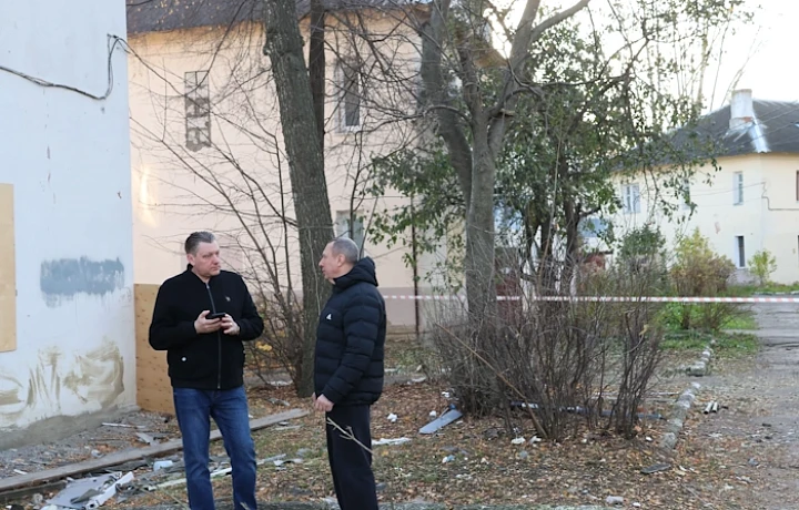 К остеклению пострадавшей от БПЛА многоэтажки в Новомосковске приступят в ноябре