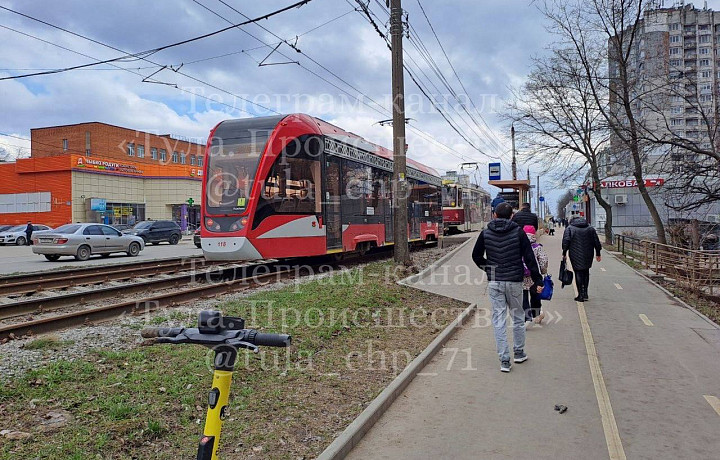 В Туле трамваи не едут по улице Металлургов из-за падения пассажира