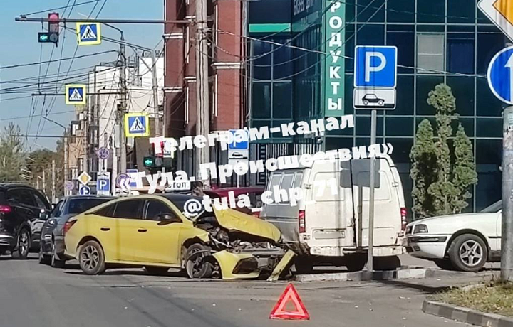 В Туле на улице Болдина произошло ДТП