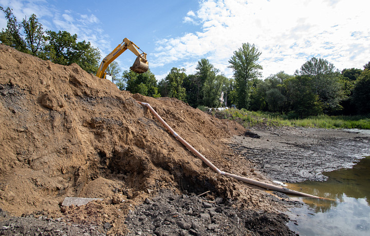 Пруд в Платоновском парке в Туле остался почти без воды