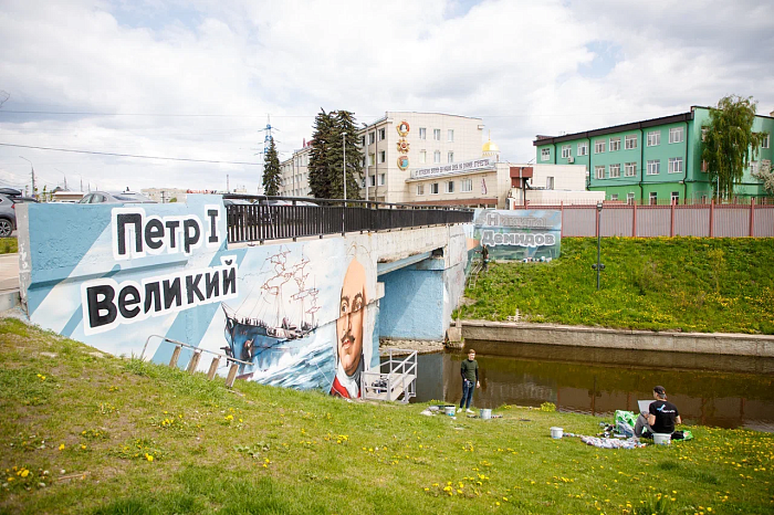 Новые граффити в Туле на мосту у Казанской набережной завершат к выходным