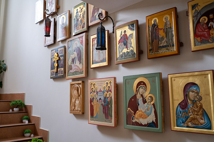 «А хочешь, я тебе расскажу про свои четыре жизни?»: как сейчас живут монахини и откуда в тульских Горелках появился приют, в котором спасают детей?