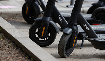 Юрист усомнился в инициативе об обязательном экзамене для самокатчиков