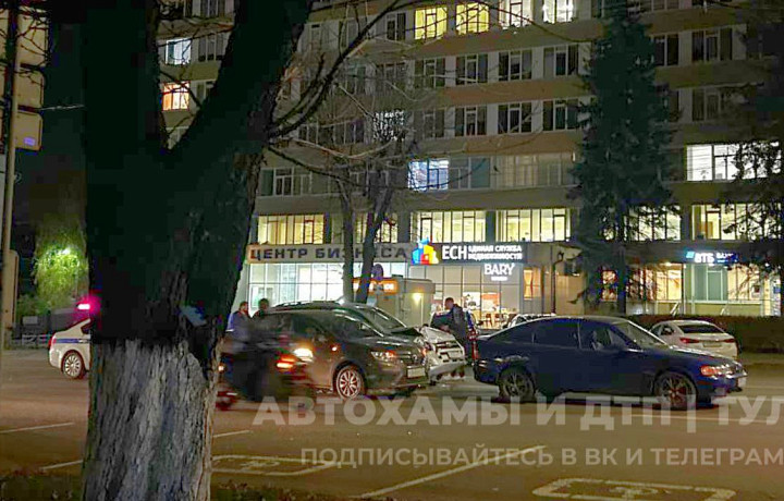 На проспекте Ленина в Туле произошло тройное ДТП