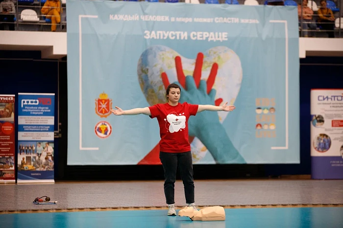 Туляки отработали навыки оказания первой помощи в рамках флешмоба «Дети спасают жизни»