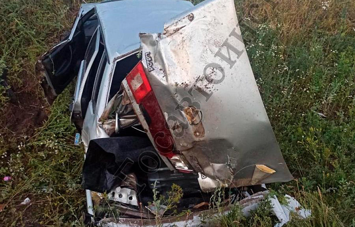 Туляк на LADA 211540 без водительских прав съехал в кювет