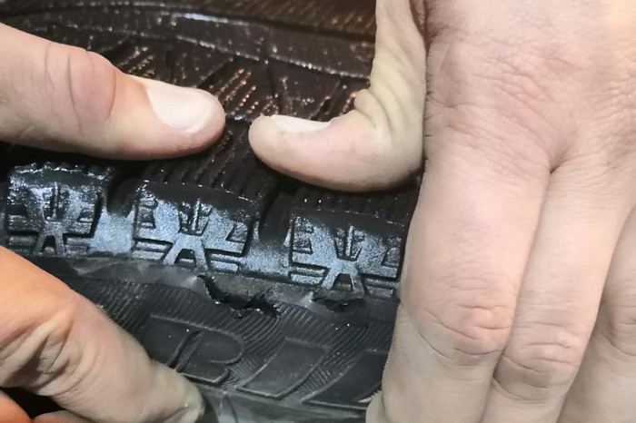 «Пробиты шины и покрышки, погнуты диски»: пострадавшие из-за ямы на Павшинском мосту в Туле автомобилисты рассказали подробности