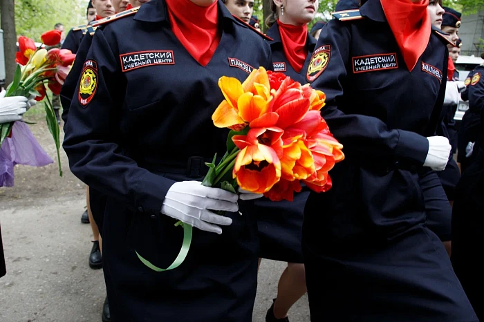 Тульские кадеты и студенты поздравили ветерана Великой Отечественной войны с наступающим Днем Победы