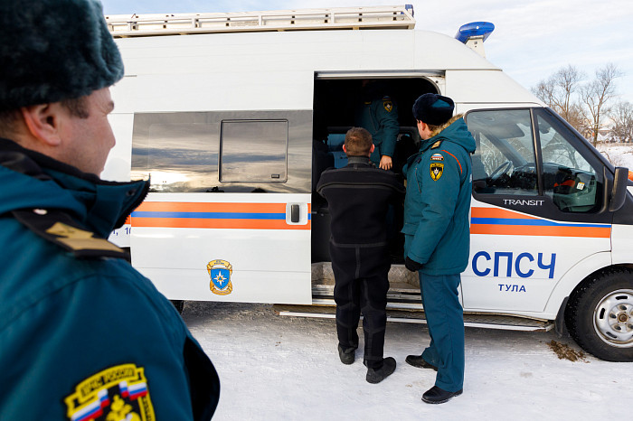 Тульские спасатели провели тренировку по спасению людей из водоемов