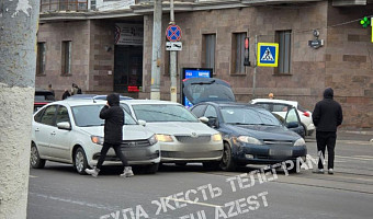 В Туле столкнулись сразу три автомобиля