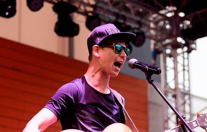 Тульский артист Антон Живоглазов успешно выступил на шоу «Залетай в тренды»