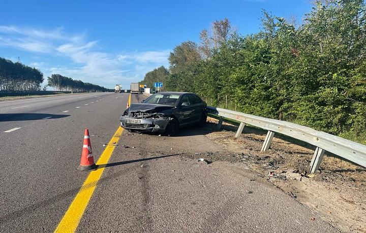 В Узловском районе Skoda Octavia врезалась в отбойник: пострадал 13-летний мальчик