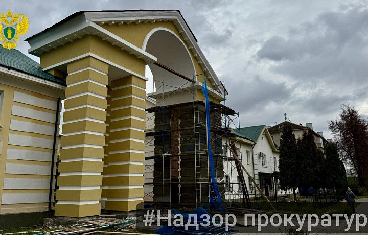 Прокуратура обязала администрацию Новомосковска восстановить разрушающуюся арку