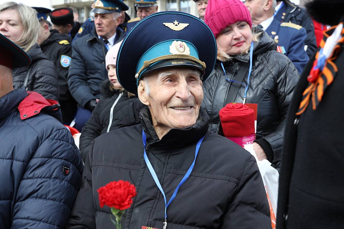 На площади Ленина в Туле прошел Парад Победы: фоторепортаж