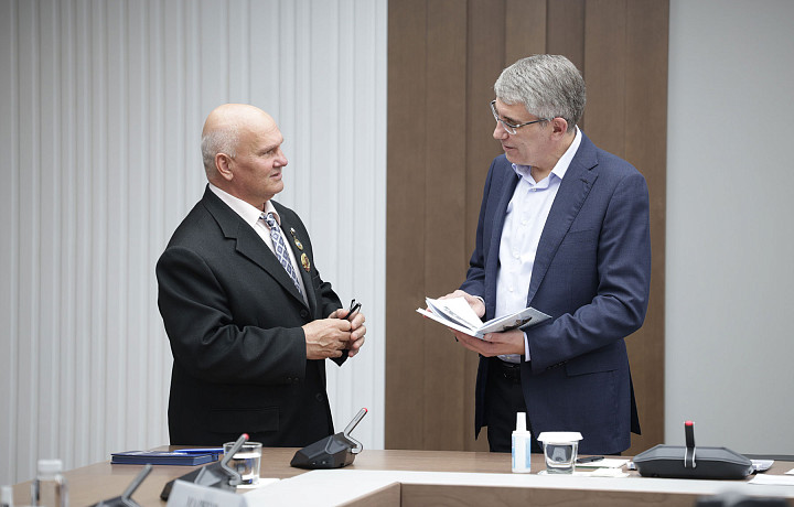 Губернатор Миляев провёл личный приём сельских старост