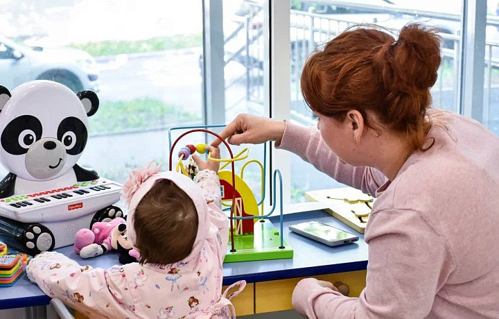 Кроватки, автолюльки, видеоняни: семьи по всей Тульской области смогут бесплатно воспользоваться вещами для новорожденных в специальном пункте проката