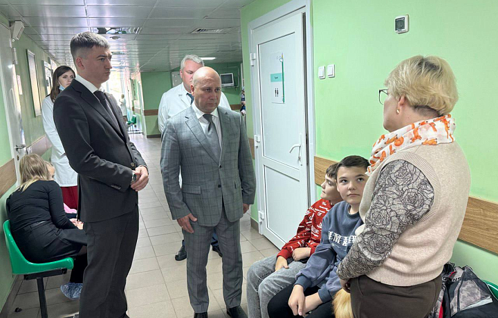 В детских поликлиниках Тульской области появится «зеленый коридор» для многодетных родителей