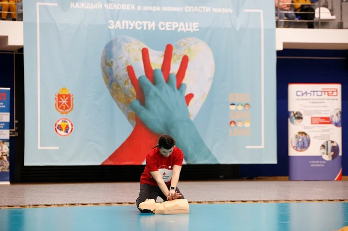 Туляки отработали навыки оказания первой помощи в рамках флешмоба «Дети спасают жизни»