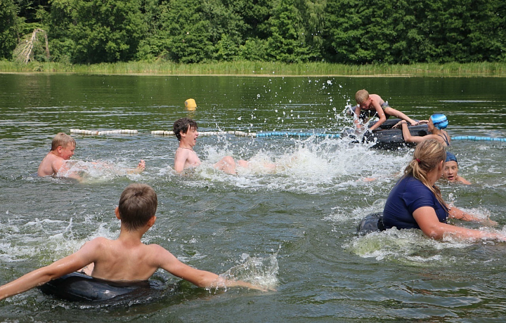 Тульские сотрудники ВОСВОД провели занятия по плаванию с детьми