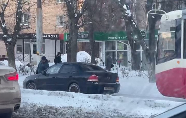 На проспекте Ленина в Туле встали трамваи из-за пробки