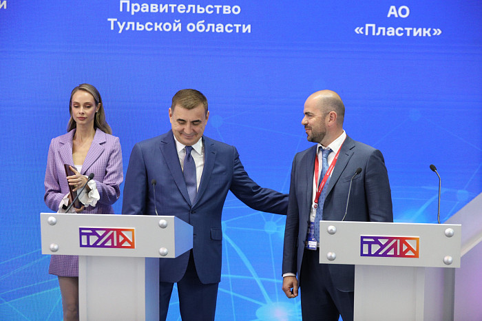 Почти 51,5 млрд рублей инвестиций и сотни новых рабочих мест. Каким был для Тульской области второй день ПМЭФ