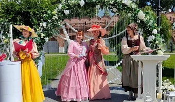 Артисты в костюмах из спектаклей украсили акцию «Скажи «ДА» в Туле»