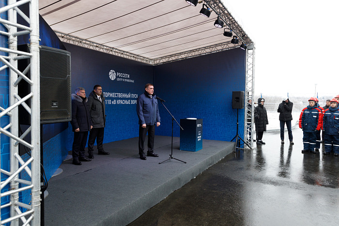 Дюмину и гендиректору «Россетей» Рюмину показали новый питающий центр в Туле