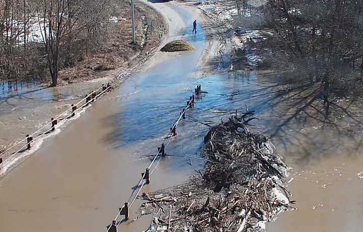 В Ясногорском районе организован объезд для автомобилей в связи с подтоплением моста