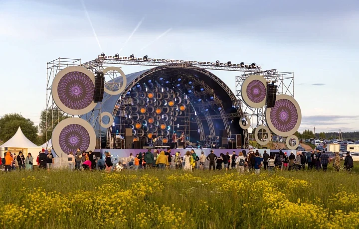 «Мы сделаем самую комфортную фестивальную площадку в стране»: организаторы «Дикой Мяты» рассказали, что нового ждет их гостей в этом году