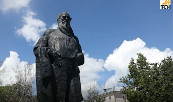 Яндекс и фонд Льва Толстого оцифруют два миллиона листов рукописей писателя