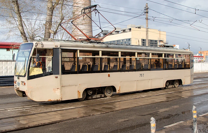 На остановке «Улица Волкова» в Туле оборвались провода на трамвайных путях