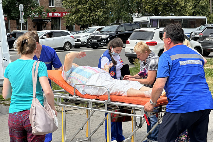 В Туле женщине стало плохо на улице, ее госпитализировали