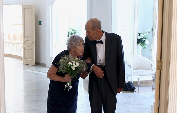 Супруги Татьяна и Владимир Котляровы из Тулы отметили бриллиантовую свадьбу