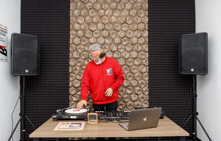 Начинал со школьной дискотеки в 80-х, после «крутил» в COSMOZ-ONE и «Сигме»: интервью с Дмитрием DJ Desh Шевяковым 