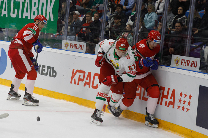 Фоторепортаж: как прошел матч между национальными сборными России и Беларуси