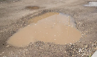 В Туле после зимы беда с дорогами, об этом говорит даже губернатор: а можно ли отсудить деньги, если повредил машину из-за ямы?