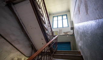 Тулякам грозят штрафы за оставленные в подъезде коляски и велосипеды